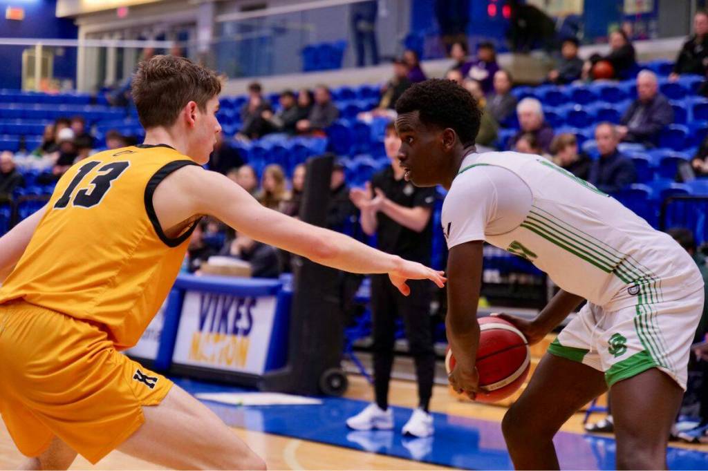 Oak Bay finishes fourth at UVic hoops tourney ruled by Fighting Irish
